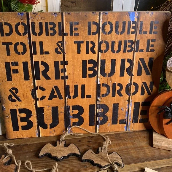 Wooden Bat Garland - Picture 2 of 6